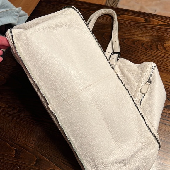 Bottega Veneta Intrecciato Leather Expandable Tote - Picture 15 of 16